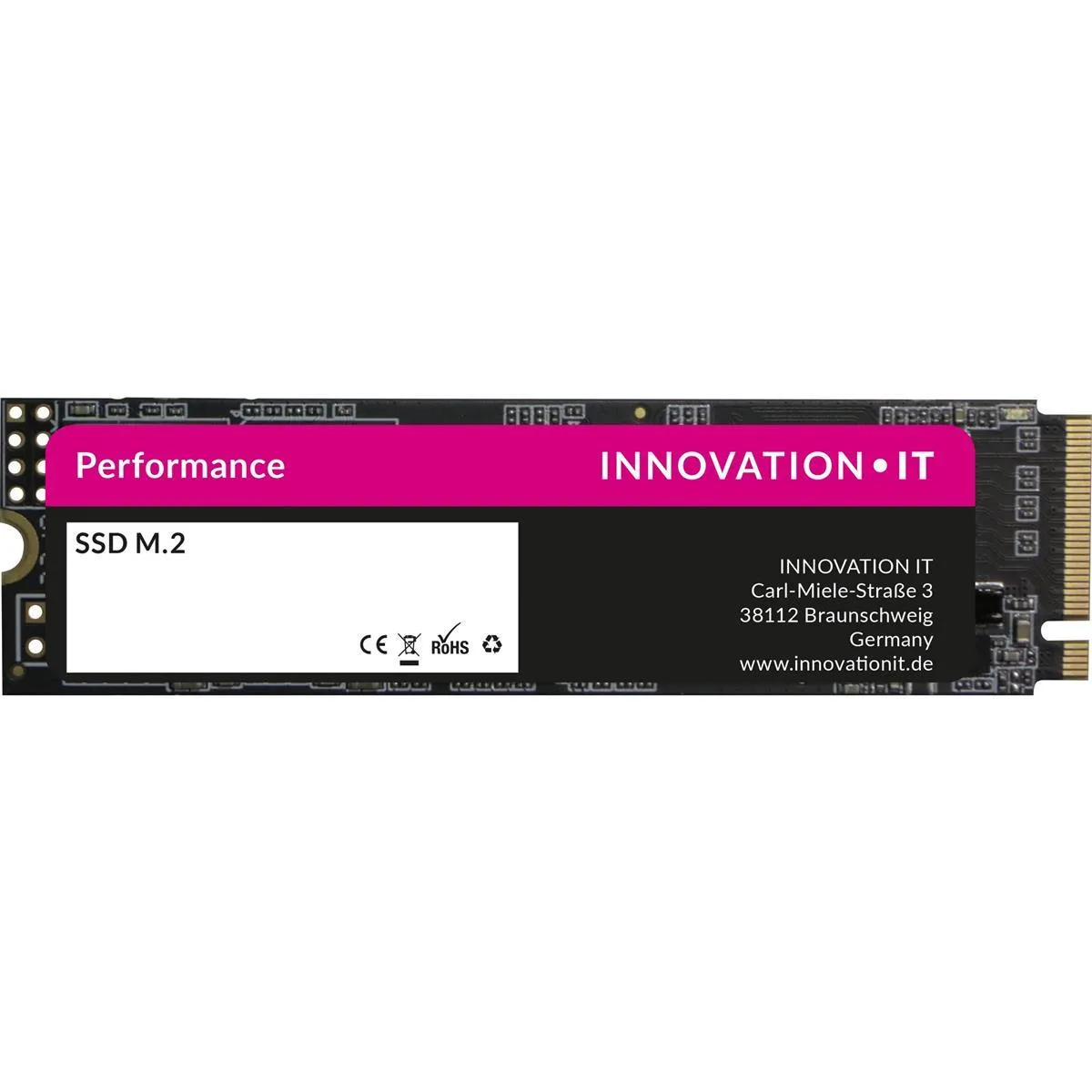 Nahaufnahme einer NVMe SSD mit Herstellerangabe und Leistungskennzeichnung