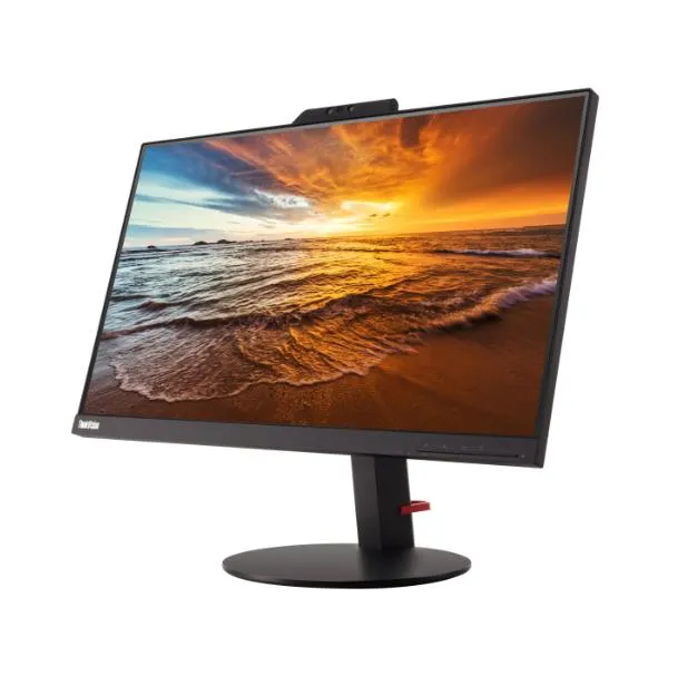 Schrägansicht eines Lenovo ThinkVision Monitors mit lebendigem Sonnenuntergang über dem Meer auf dem Display