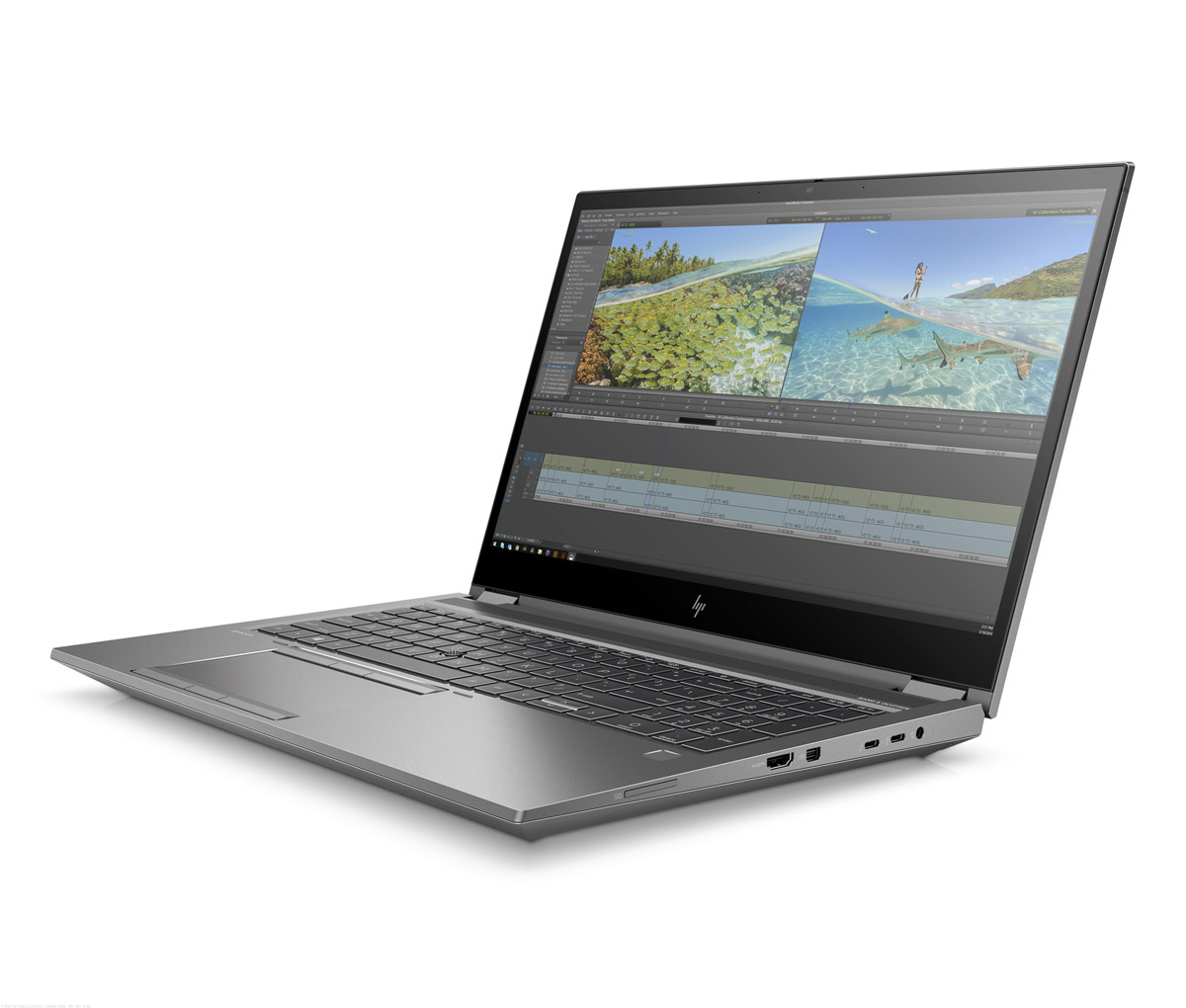Seitliche Frontansicht eines grauen HP Laptops mit geöffneter Videobearbeitungssoftware und breitem Display