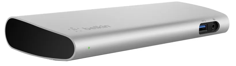 Schräger Blick auf die Belkin Dock mit seitlichem USB-A- und Audioanschluss