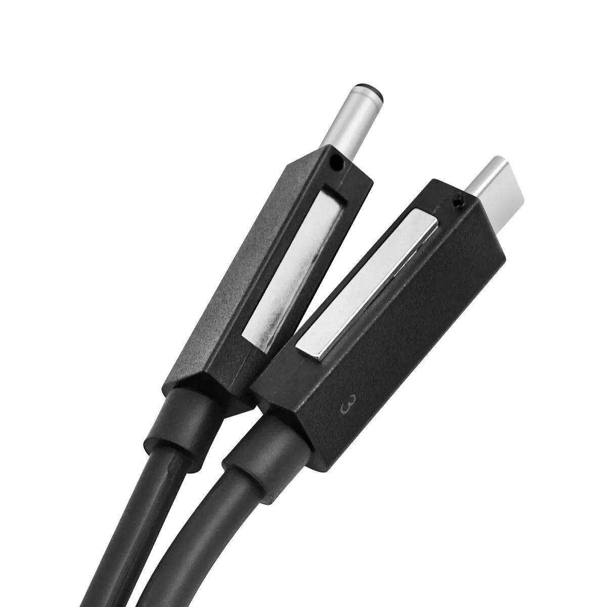 Zwei Thunderbolt-Kabel mit rechteckigen Steckern in Nahaufnahme