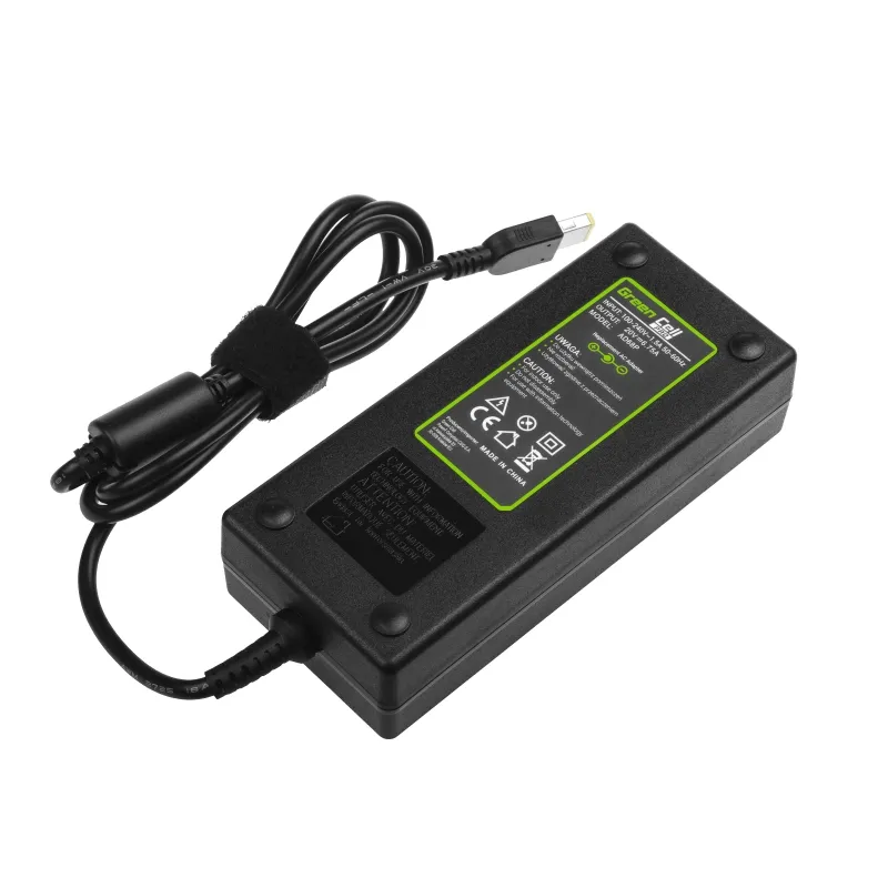 GC Pro Netzadapter mit grünem Label und fest angeschlossenem Stromkabel