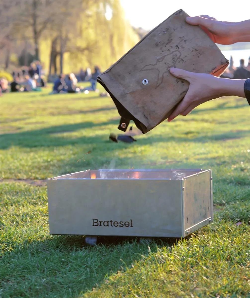 Bratesel Premium - Holzkohlegrill mit Premium "Grill Grates" und Kohlebeutel sowie Transporttasche Schwarz