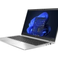 HP EliteBook 840 G7 | 14" | i7-10610U | 32GB RAM | 512GB SSD | Full HD | Win 11 Pro | DE | Gut Seitlich geöffneter HP-Laptop mit Windows 11 und sichtbaren USB-Anschlüssen