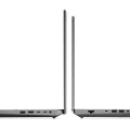 Silbernes HP Notebook mit allen Ports auf beiden Geräteseiten, in geöffneter Position gezeigt