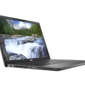 Dell Latitude 7320 in schräger Frontansicht von links, geöffnet mit sichtbarem Display und Tastatur
